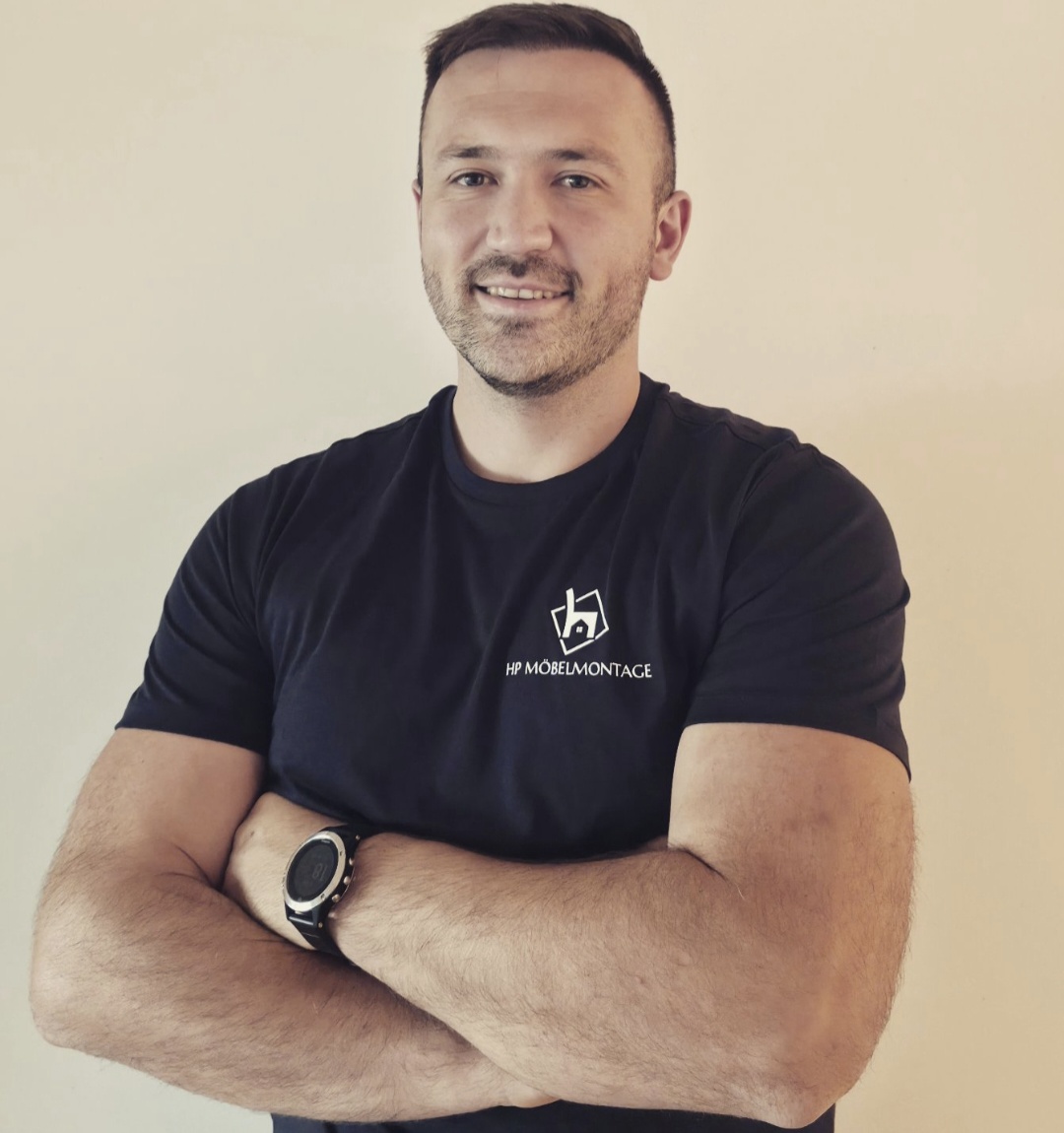 Haris P., Gründer von HP Möbelmontage