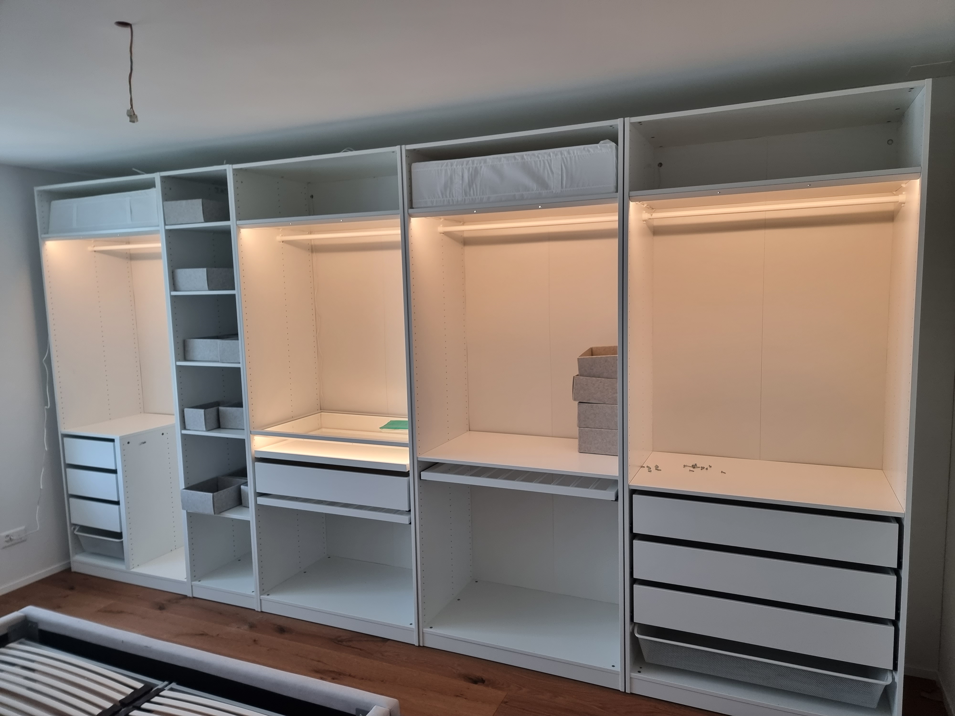 Fertig aufgebautes Möbel