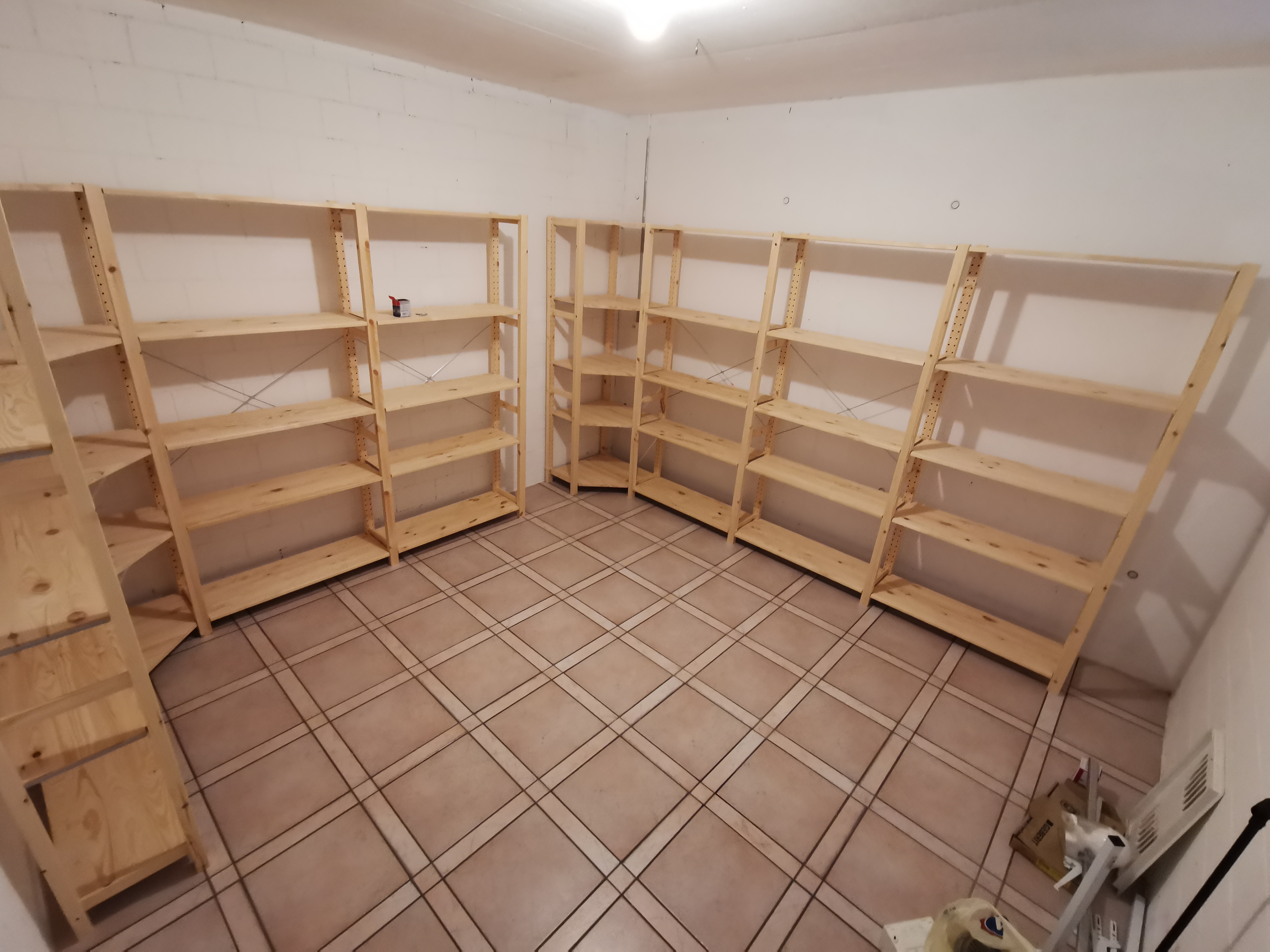 Montierter Schrank im Wohnraum