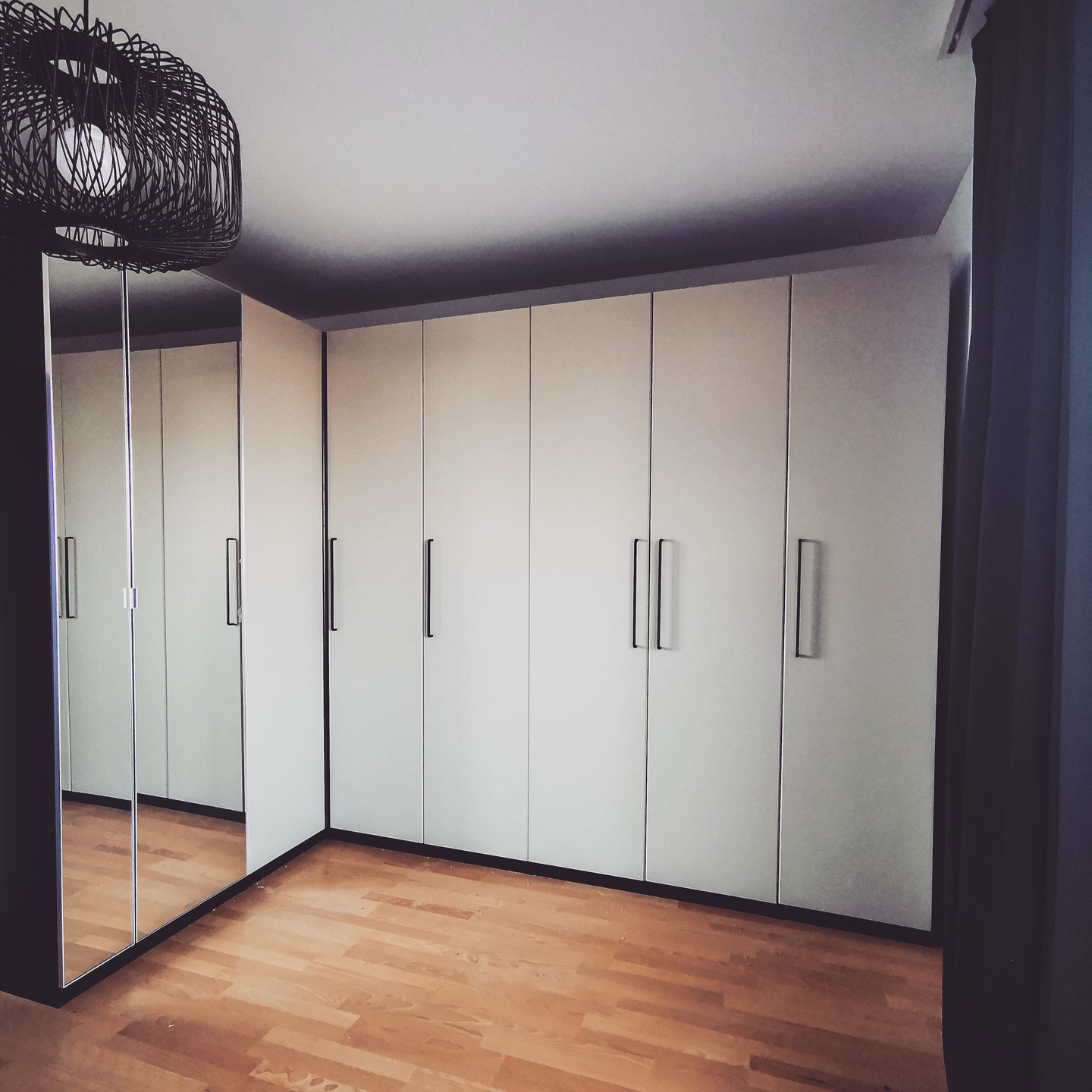 Kleiderschrank Montage