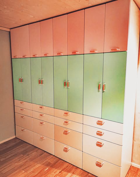 Kinderschrank montiert